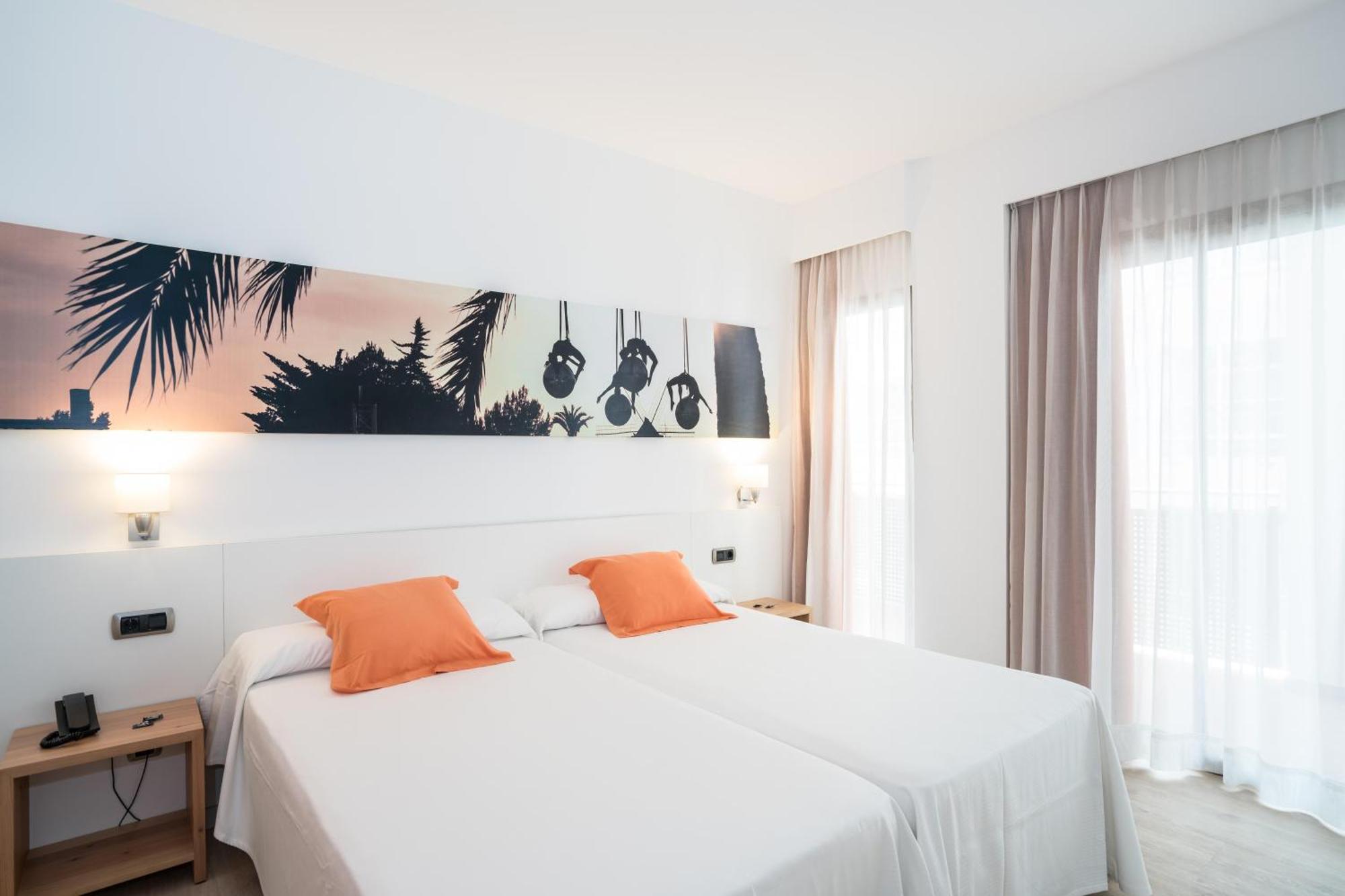 Thb Ocean Beach - Adults Only San Antonio  Ngoại thất bức ảnh