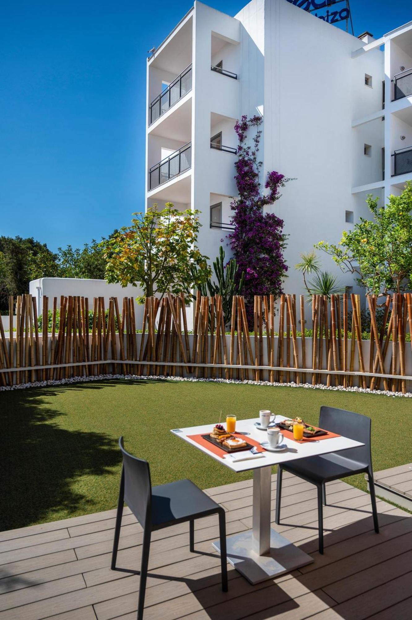 Thb Ocean Beach - Adults Only San Antonio  Ngoại thất bức ảnh