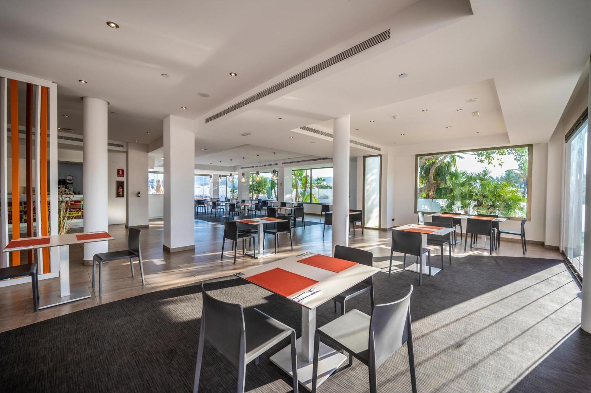 Thb Ocean Beach - Adults Only San Antonio  Ngoại thất bức ảnh